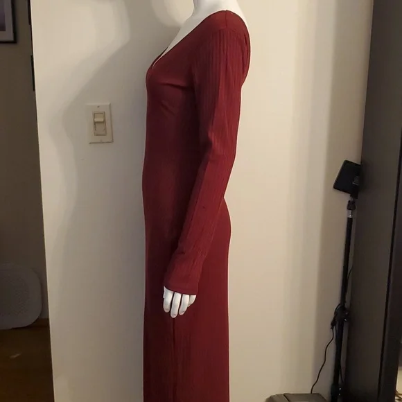 Long Fitted Dress - Picture 4 of 7